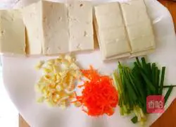 椒盐干煎豆腐的做法图解1
