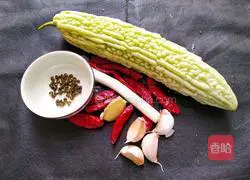 干煸苦瓜的做法图解1