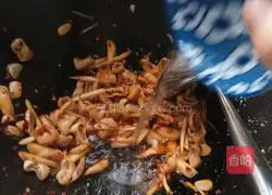 酸辣肥肠的做法图解9