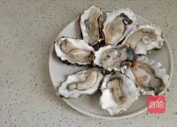 蒜蓉蒸生蚝的做法图解1