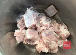 广式早茶必点的一盅，蒸蒜香排骨的做法图解2