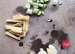 海参蒸排骨的做法图解2
