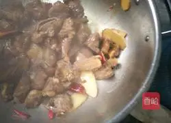 红烧排骨卤鸡蛋的做法图解7