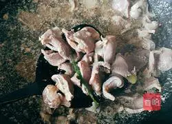 双椒炒鸭胗的做法图解5