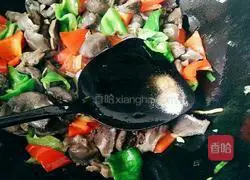 双椒炒鸭胗的做法图解10