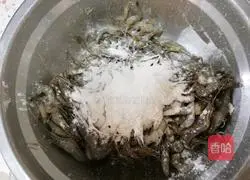 油炸小河虾的做法图解2