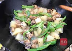 土豆炒鸡腿的做法图解6