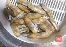葱姜爆圣子的做法图解1