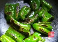 红烧虎皮青椒的做法图解3