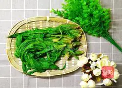 油炸刺嫩芽的做法图解1