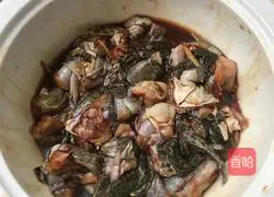 蒜香牛蛙的做法图解1