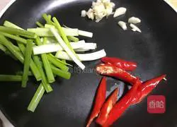 小葱爆花菇的做法图解4