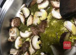 小葱爆花菇的做法图解5