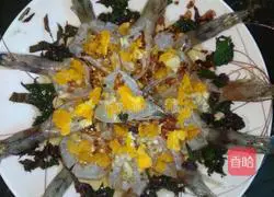 紫苏咸蛋黄虾的做法图解4