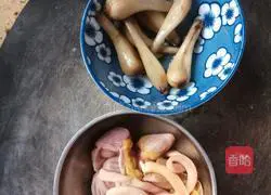 酸藠头炒鸡杂的做法图解1