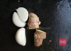 酸藠头炒鸡杂的做法图解4