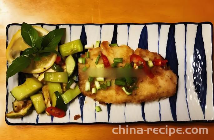 The method of frying Sabah fish fillet with lemon fragrance