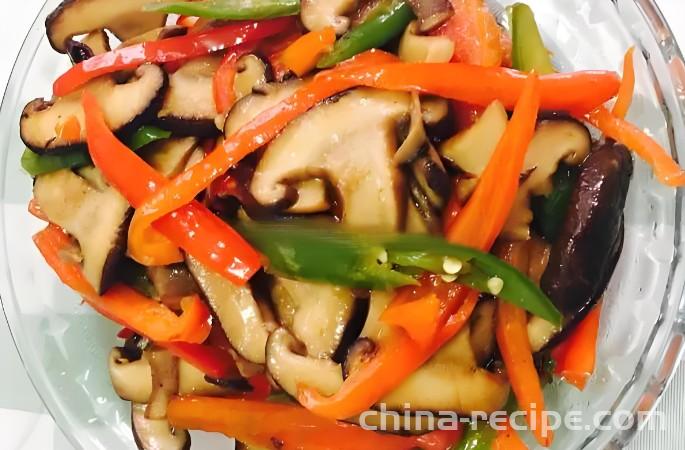 The recipe for the home style version of shiitake mushrooms and green peppers