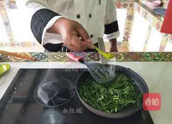 银鱼炒韭菜的做法图解6