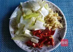 炒麻食的做法图解4