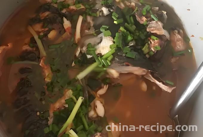 The method of boiling live fish in home cooked water