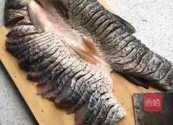 家常水煮活鱼的做法图解2