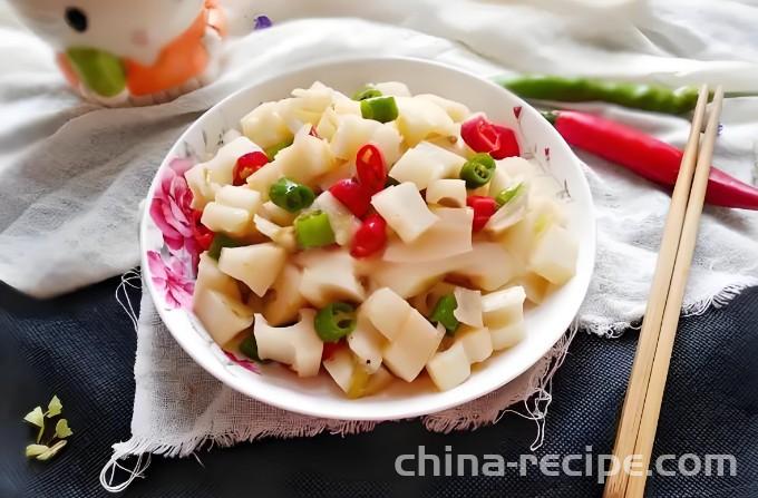 The method of making spicy lotus root cubes