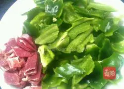 青椒土豆片的做法图解1