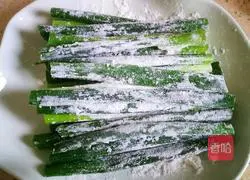 韩式海鲜葱饼的做法图解2