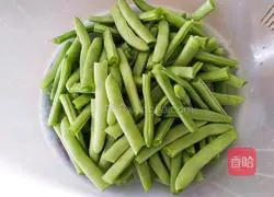 蒜香干煸四季豆的做法图解5