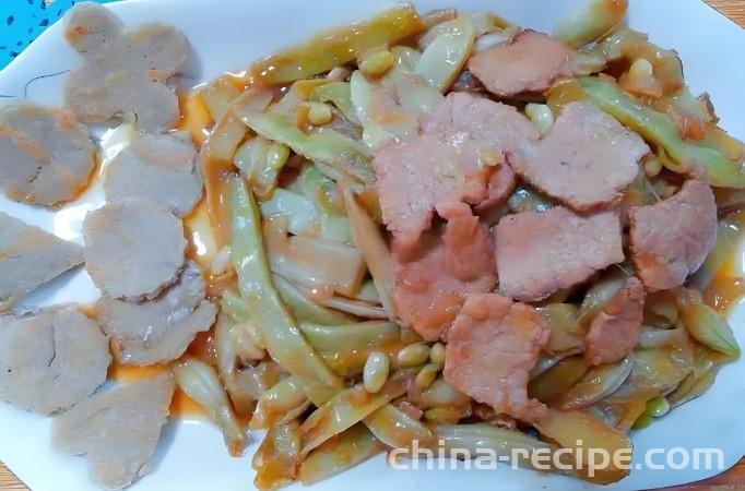 The method of stewing kidney beans with pork tenderloin