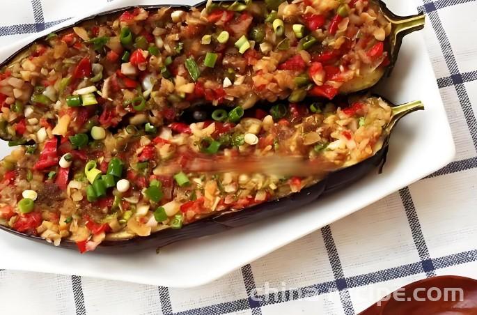 The method of grilling eggplant with minced garlic
