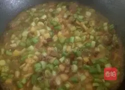 香辣土豆豆角丁的做法图解3