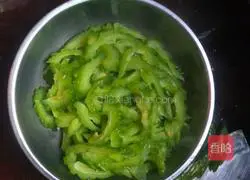 酱油炒苦瓜（减轻苦味）的做法图解4