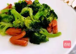 西蓝花炒脆肠的做法图解8