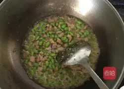 肉丁炒毛豆的做法图解6