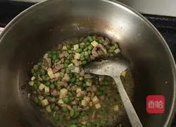肉丁炒毛豆的做法图解7