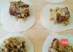 排骨酸菜馅蒸饺的做法图解7