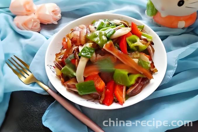 The method of drying pig ears with double peppers