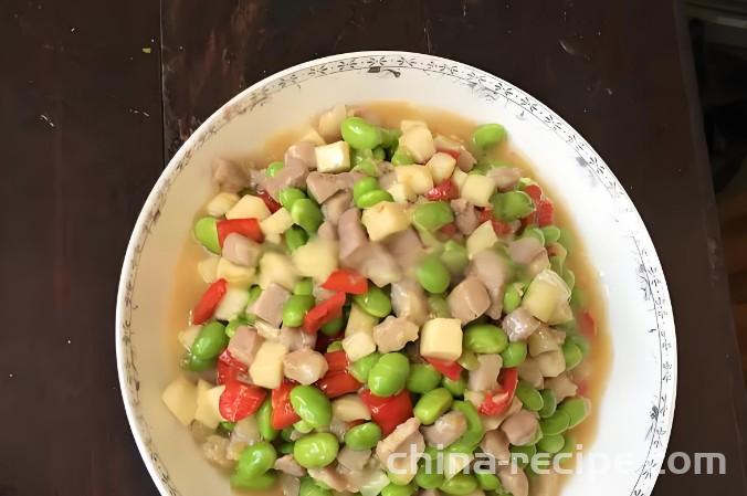 The method of stir frying diced pork with edamame