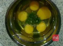 水分辣椒鸡蛋的做法图解1