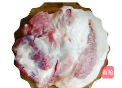 葱末肉丸蒸蛋的做法图解1