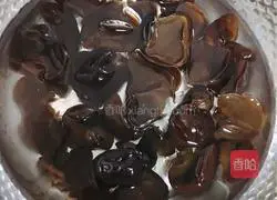 木耳小葱炒蛋的做法图解1