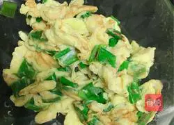 木耳小葱炒蛋的做法图解6
