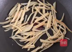 土豆丝鸡蛋饼（快手早餐）的做法图解1