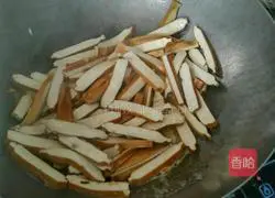 韭菜耗油炒豆腐干的做法图解3