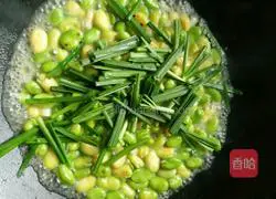 蚕豆黄炒韭菜的做法图解4