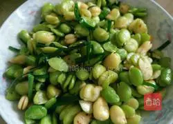 蚕豆黄炒韭菜的做法图解5