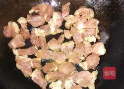 香蒜孜然猪肉粒的做法图解2