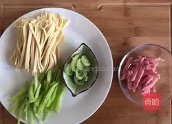 尖椒干豆腐的做法图解1